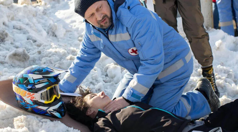 Момент из трейлера сериала Скорая помощь