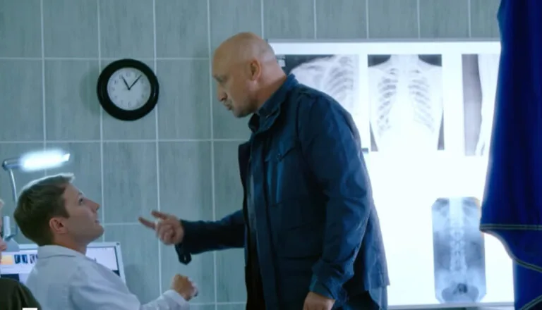 Момент из 6 серии 1 сезона