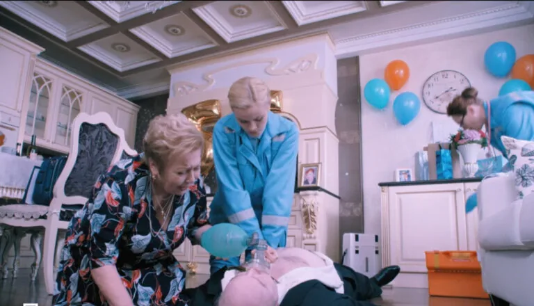 Момент из 8 серии 3 сезона