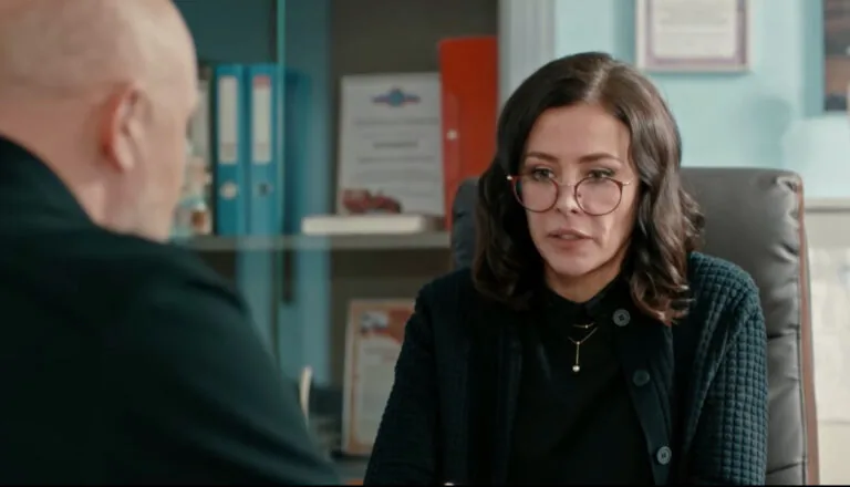 Момент из 9 серии 6 сезона