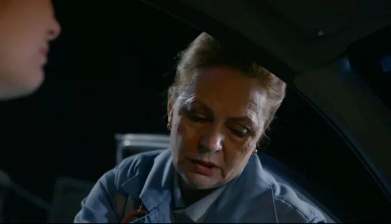 Момент из 6 серии 8 сезона